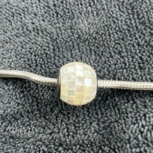 RETIRED Pandora ESSENCE - Generosity Charm